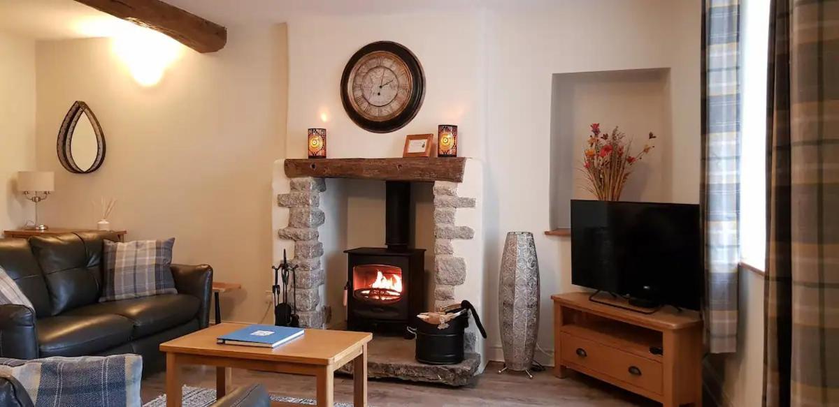The Beautiful Bobbin - Premium Cottage With Views, Local Walks, Wood Burner & Pubs Tideswell Kültér fotó